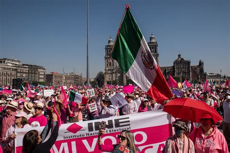 M Xico Miles De Personas Colman El Z Calo De Cdmx En Rechazo A Reforma