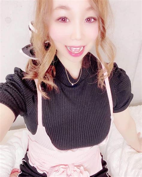 千咲まりさんのインスタグラム写真 千咲まりinstagram「 This Camisole Bische Looks