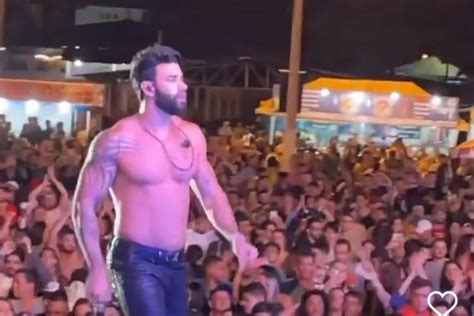 Sem camisa Gusttavo Lima leva fãs ao delírio no fim de show em Goiás