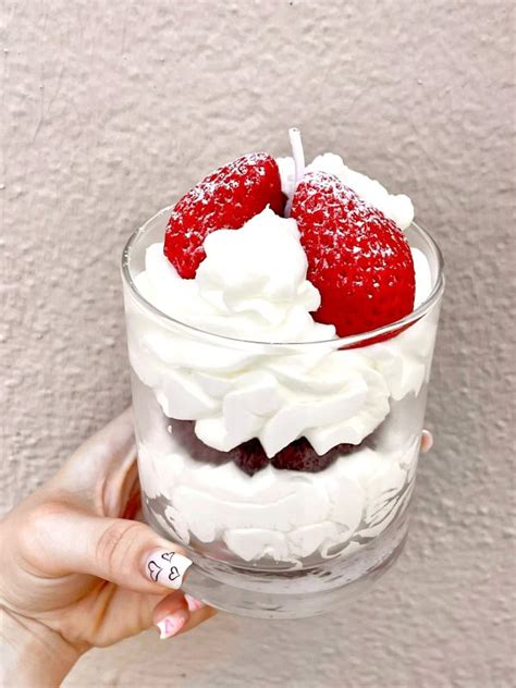 Grande Bougie Chantilly Fraises Au Sucre Et Sa Genoise Savonnerie De