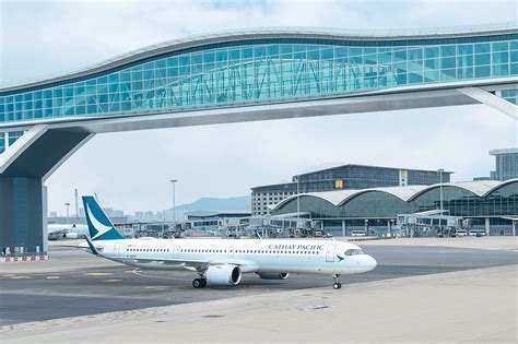 Hong Kong Airport Opens Record Breaking Sky Bridge