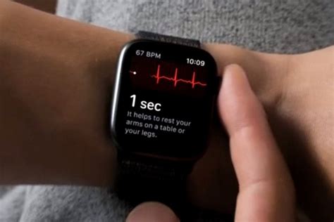 Apple Watch Series 4 is the first FDA-cleared retail ECG device, bless ...