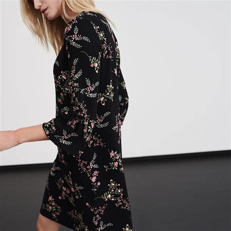 Genial Schwarzes Kleid Mit Blumen