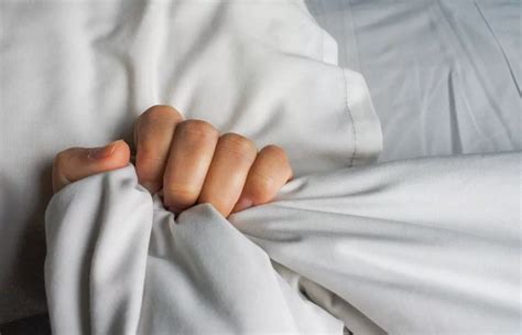 Slow Sex Quand Ralentir Devient Le Secret Du Plaisir