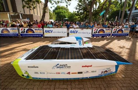 Solar cars begin race across Australian desert