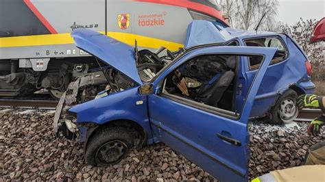 Ozorków Wypadek na przejeździe kolejowym Nie żyje kierowca