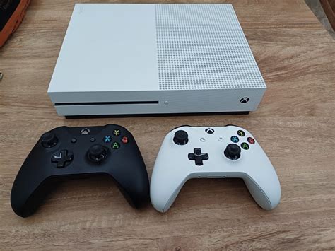 Microsoft Xbox One S 1tb 2 Controller Xbox Consoles Insomnia Gr