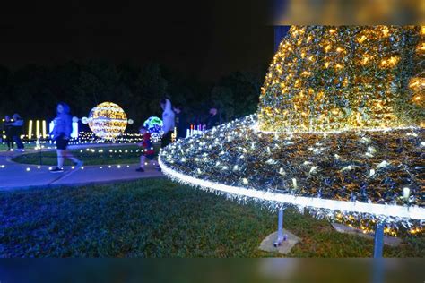 Houston Sparkles With Dazzling Holiday Light Displays And Festive