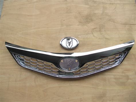 Toyota Camry Emblem Front Grill