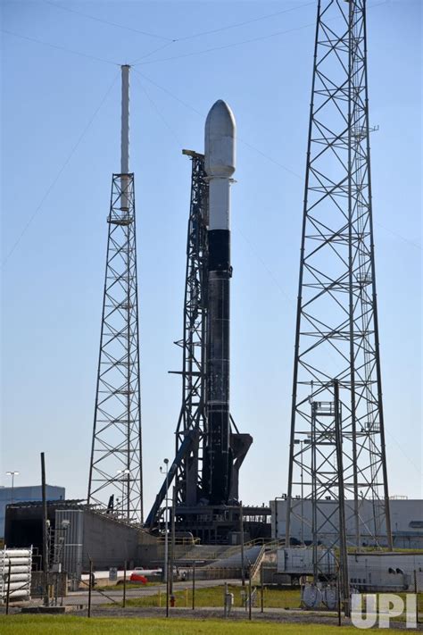 Photo Spacex Prepares To Launch Starlink Satellites From The Cape