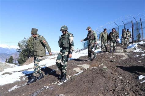 Ig Bsf Kashmir Visits Forward Areas Along Loc In Kupwara Daily Excelsior