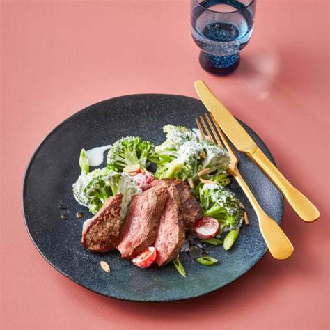 Brokkoli Salat mit Rinderhüftsteak BRIGITTE de