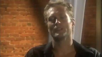 Des hommes musclés se déshabillant pour vous Lequel préférez vous XVIDEOS