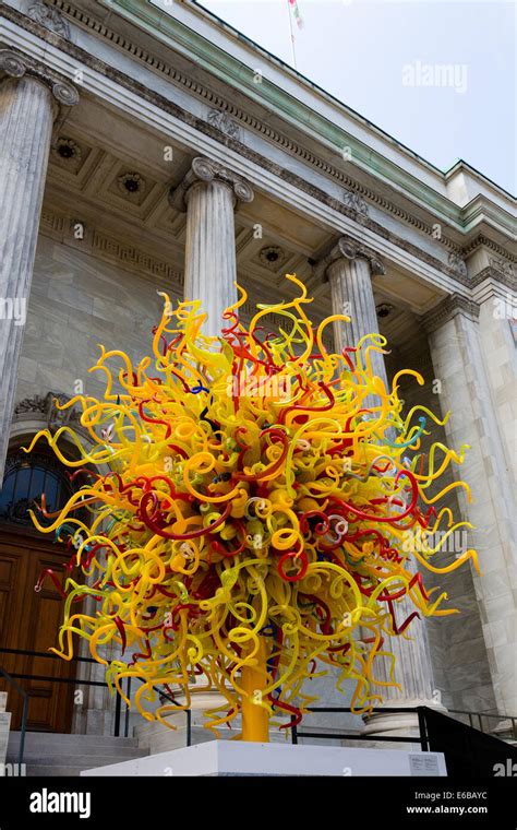 Dale Chihuly Sun Sculpture Outside Montreal Museum Of Fine Arts Stock