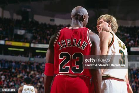 Michael Jordan Craig Ehlo Stock Fotos Und Bilder Getty Images