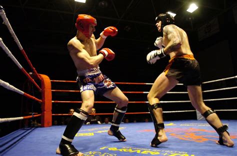 Le kick boxing discipline de combat complète aux pieds et poings