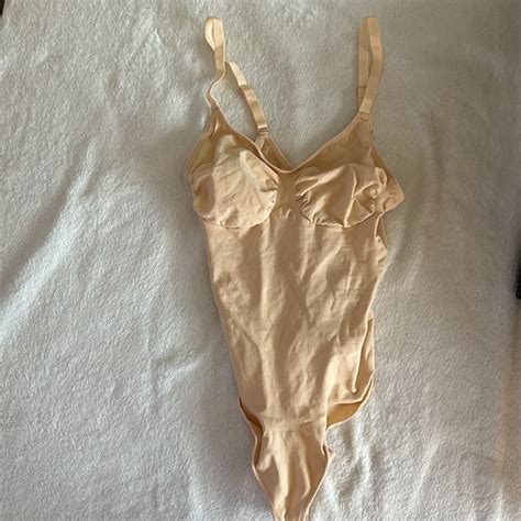 Skims Intimates Sleepwear Nwot Skims Sculpting Thong Bodysuit