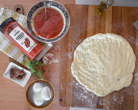 Pizza In Padella Con Passata Di Pomodoro Regina Luisa Pantaleo