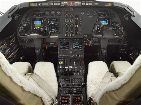 Hawker 400XP Private Jet | Interior, Speed, Range | PRIVAIRA