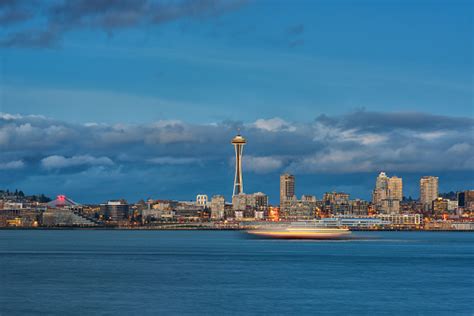 Elliott Bay Waterfront Seattle Stock Photo - Download Image Now ...