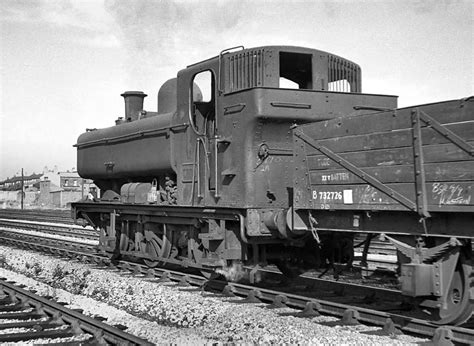 Queens Head Yard Ex Gwr Xx Class Pt No Passes By With A