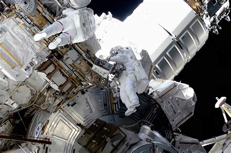 NASA astronauts complete 4th-ever all-female spacewalk outside space ...