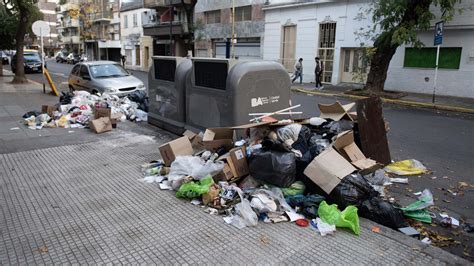 La Ciudad De Buenos Aires Amaneci Repleta De Basura Perfil Formosa