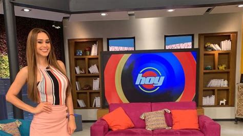 Yanet García roba suspiros con diminuto bikini ANTENA SAN LUIS