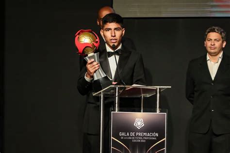 Piero Quispe Fue Elegido El Mejor Jugador Del F Tbol Peruano Del