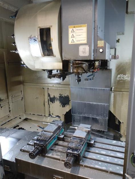 Centre D Usinage Vertical Akira Seiki Sv M Machines D Occasion Exapro