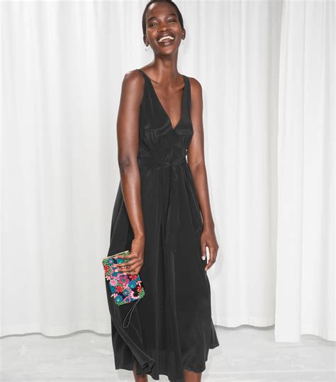 How to Shop Cocktail Dresses for Big Busts | Who What Wear