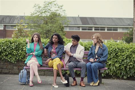 Sex Education Mimi Keene Simone Ashley Chaneil Kular Aimee Lou Wood In Una Scena Della Serie