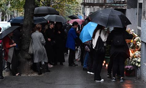 Odavanje počasti žrtvama masovnog ubistva u Osnovnoj školi Vladislav