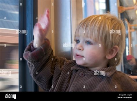 Waving Goodbye Car Hi Res Stock Photography And Images Alamy