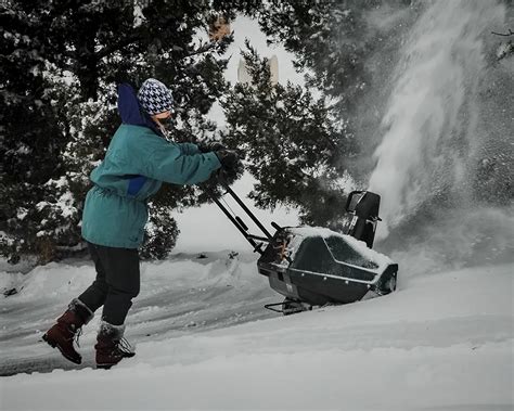 Electric Vs Gas Snow Blowers Which Is Better For You Tools In