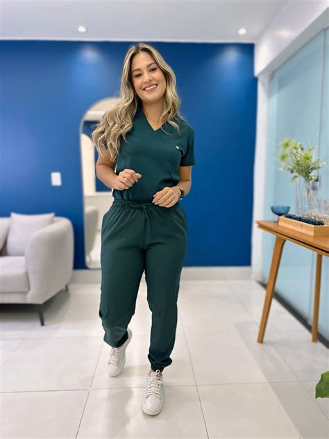 Conjunto Scrub Jogger Verde Esmeralda Linia Scrubs