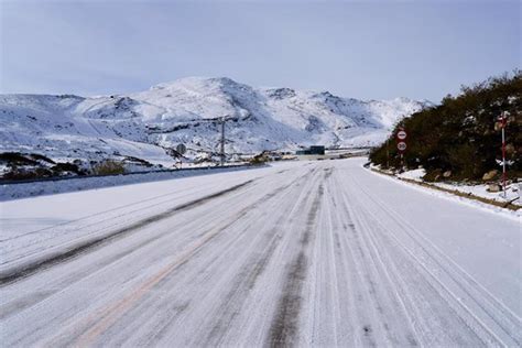 Ocho Cc Aa En Riesgo Este Domingo Por Nieve Viento Lluvia Y Oleaje Y