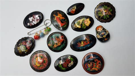 Russian Lacquered Hand Painted Wood Brooches Lot Of 13 Ebay