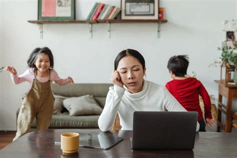 Working Moms Vs Stay At Home Moms Pros And Cons