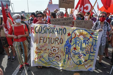 Firenze Da Tutta Litalia Solidariet Ai Lavoratori Della Gkn