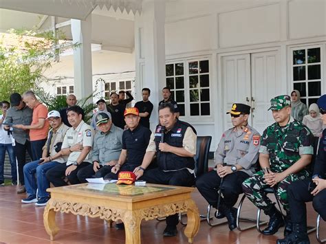 Pj Gubernur Sulsel Lepas Rombongan Pj Bupati Bone Misi Kemanusiaan 6