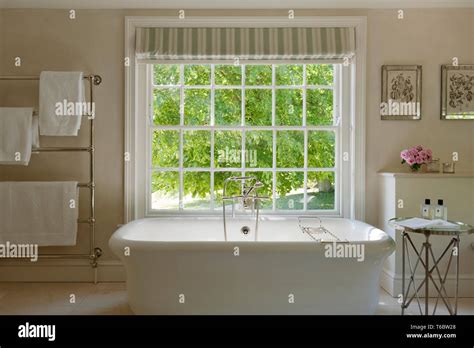 Old Fashioned Bathtub High Resolution Stock Photography and Images - Alamy