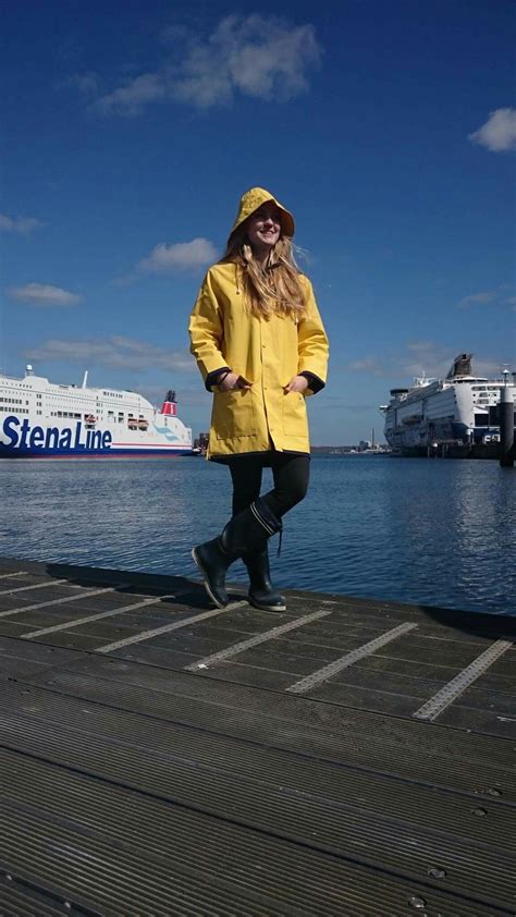 Friesennerz, Kiel, Northern Germany | Friesennerz, Regenmantel, Gelbe ...