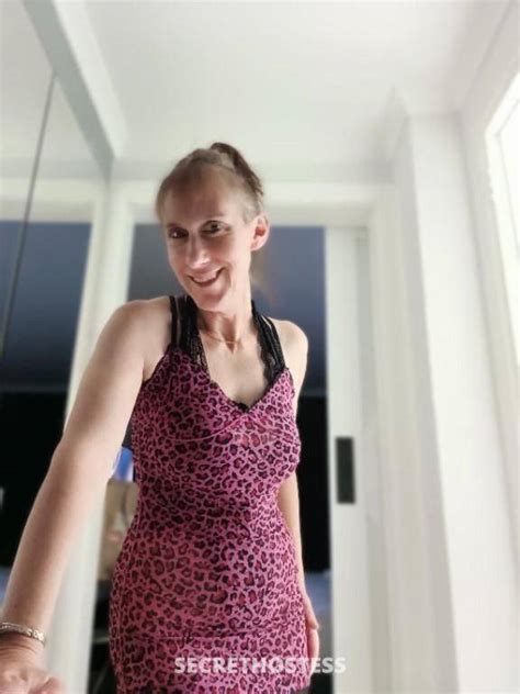 AUSSIE MILF LOVES TO GIVE AND GIVE YOU LOTS OF ORAL PLEASURE