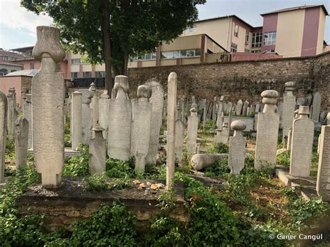 Pertevniyal Valide Sultan Camii Haziresi K Lt R Envanteri