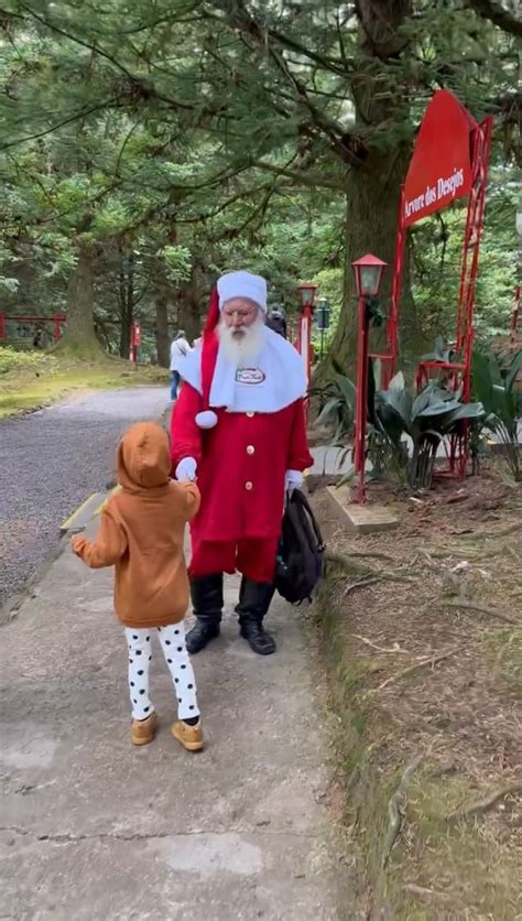 Filho De Junior Lima Posa O Papai Noel E Encanta