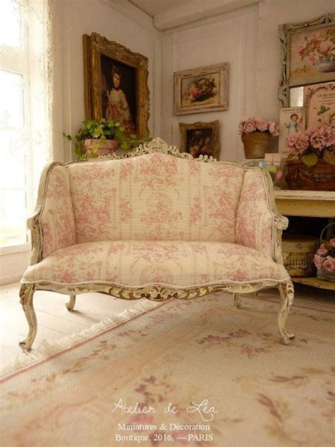 Miniature French Pink Toile De Jouy Shabby Sofa In Wood Distressed