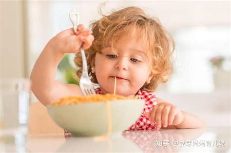 宝宝多大吃“大人饭”好？儿科医生：别早于这个时间，影响娃发育 知乎