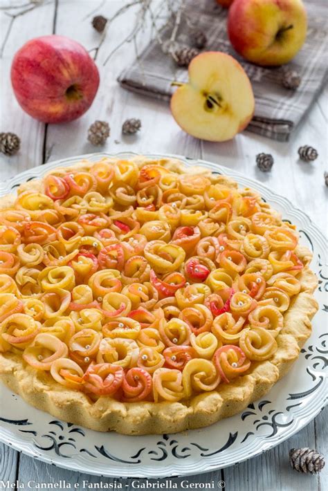 Crostata Con Rose Di Mele Alla Cannella E Crema Pasticcera