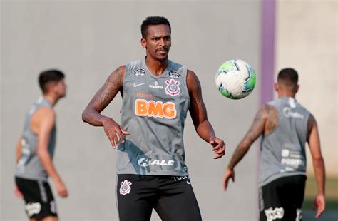 Escala O Do Corinthians J Treina Em Campo Mas D Vida Para